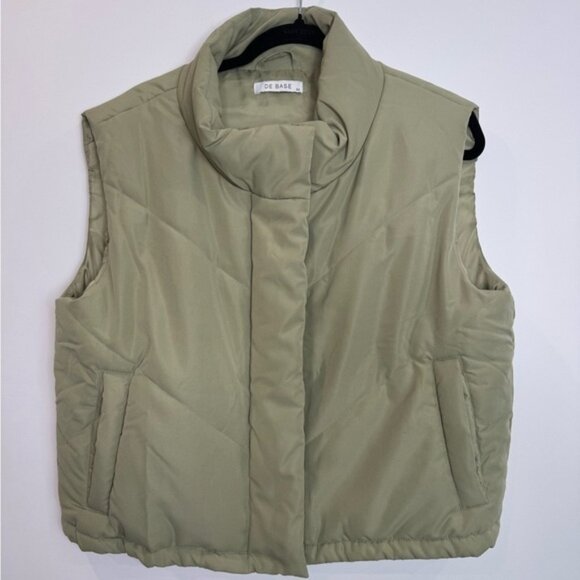 De Base Women's sage green boxy Puffer Vest size medium - Picture 1 of 10